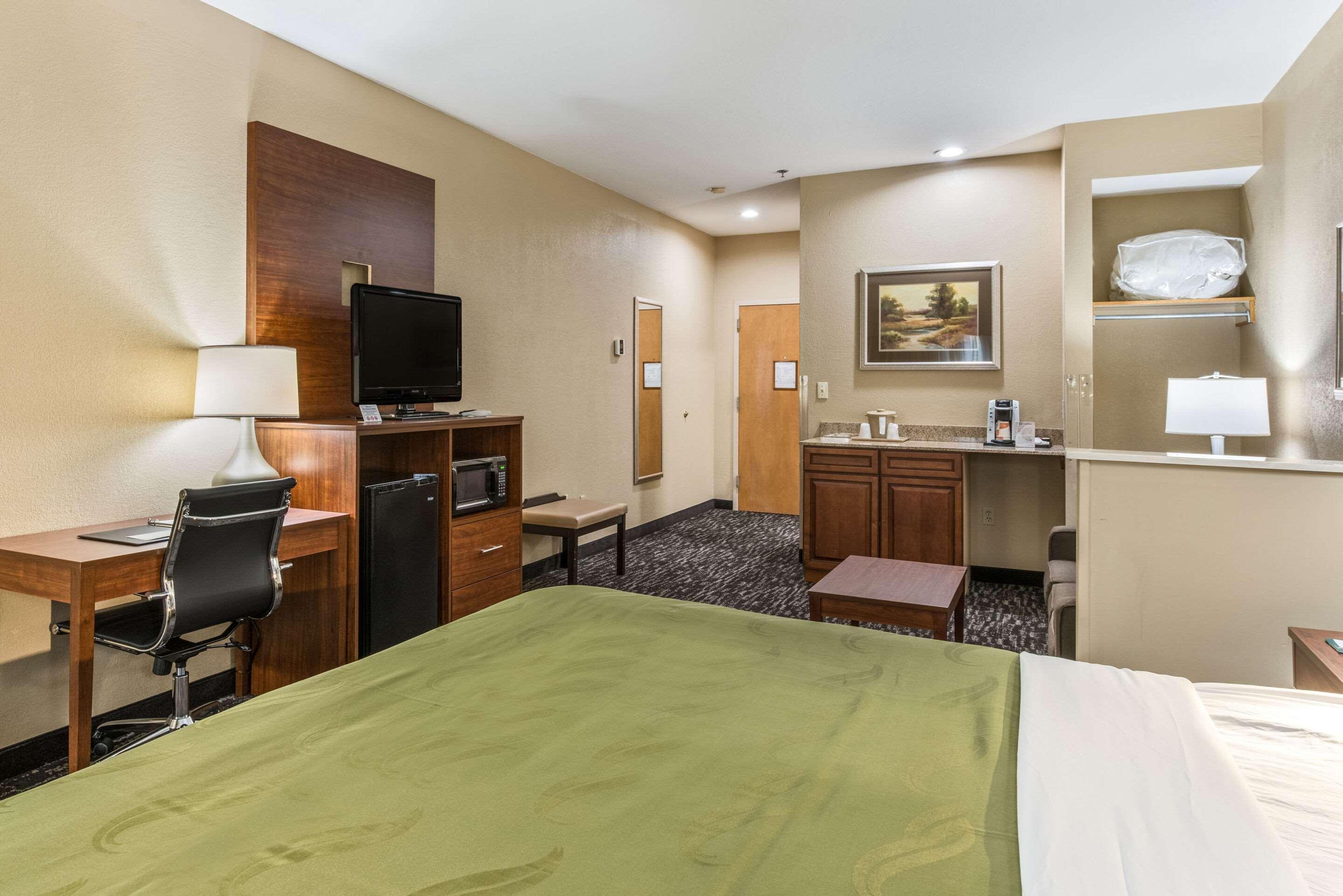 Quality Inn & Suites Hendersonville - Flat Rock Εξωτερικό φωτογραφία