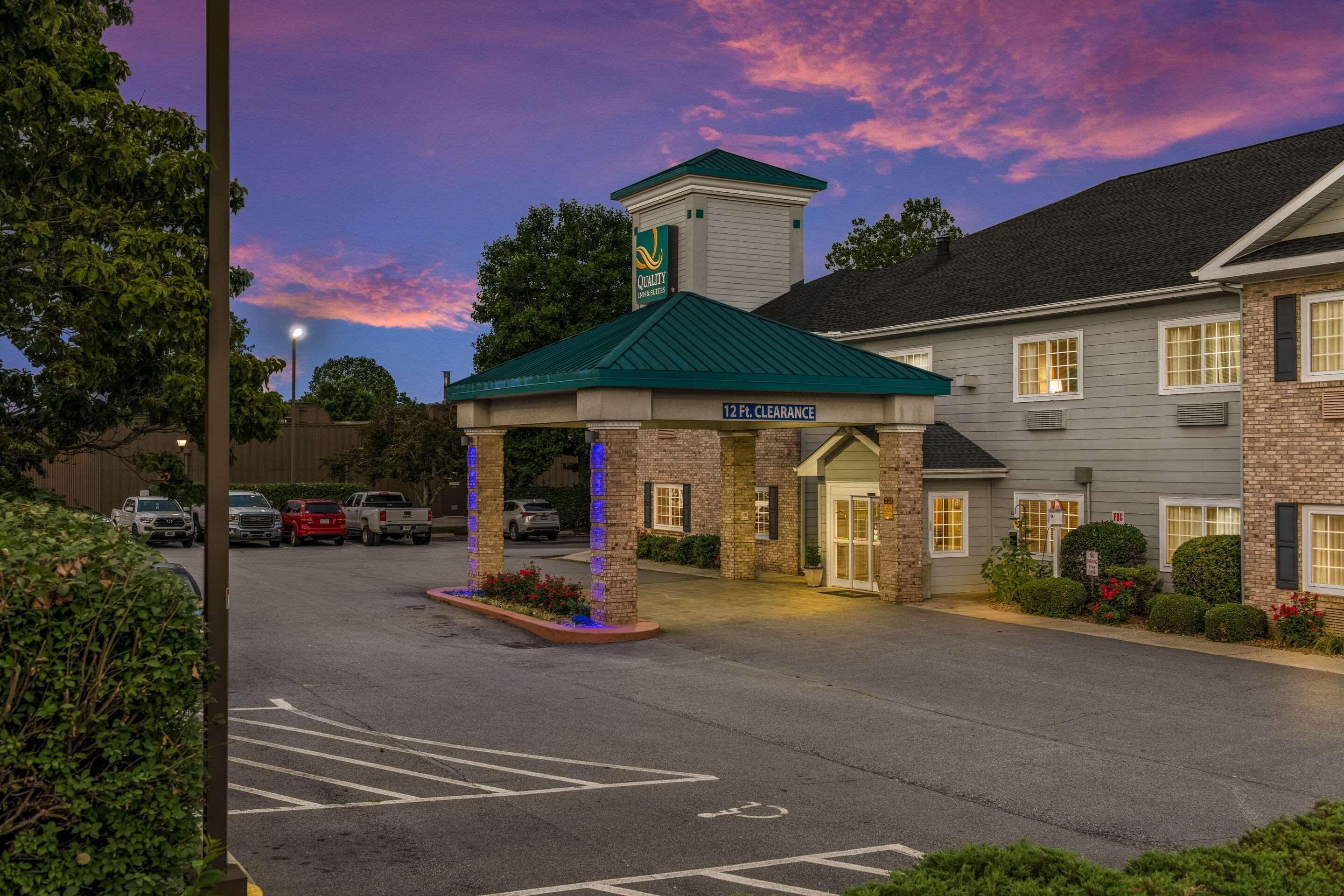 Quality Inn & Suites Hendersonville - Flat Rock Εξωτερικό φωτογραφία